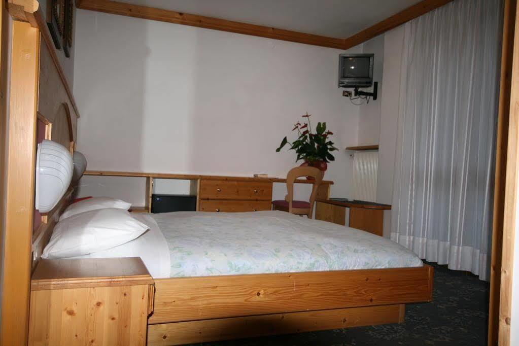 Hotel St. Raphael Madonna エクステリア 写真